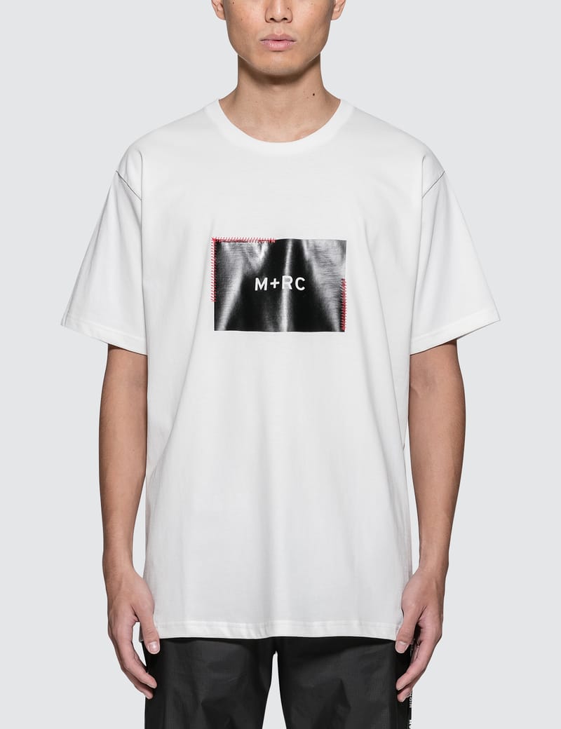 M+RC Noir - M+RC Box Logo T-Shirt | HBX - ハイプビースト(Hypebeast