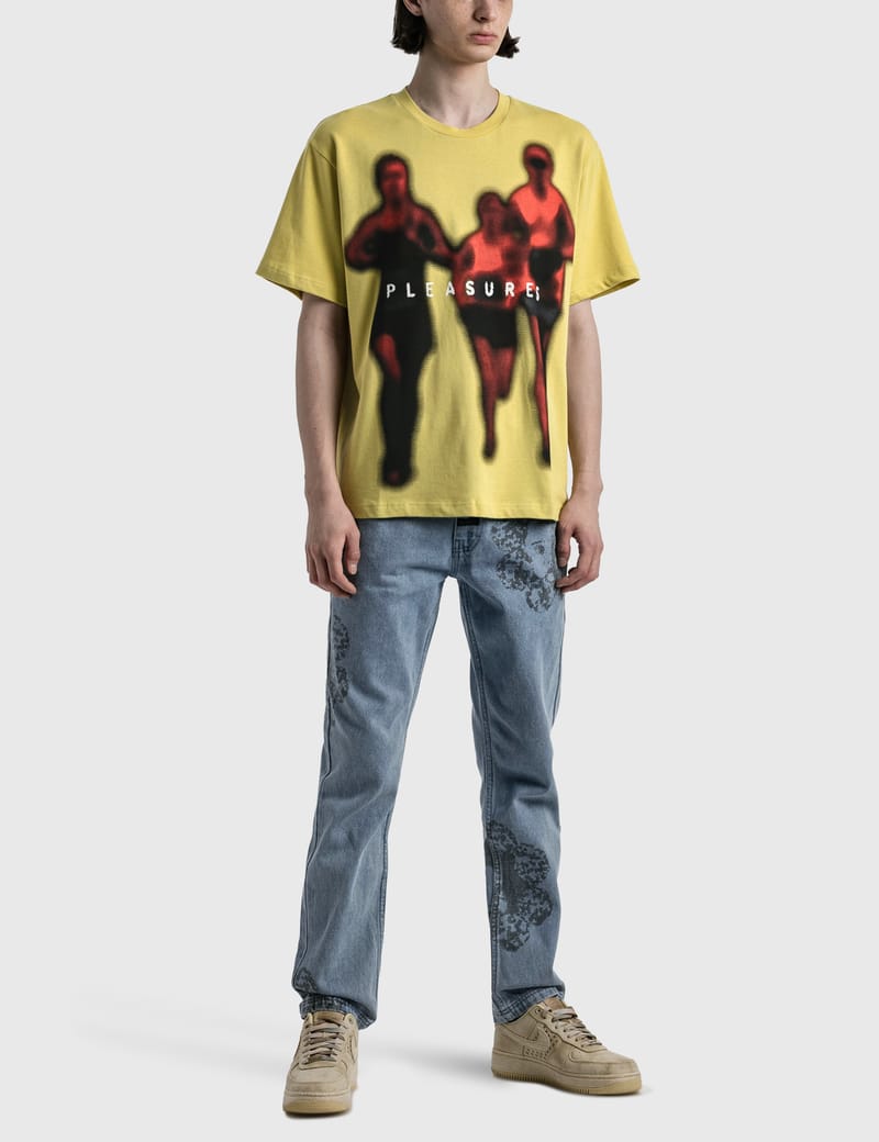 Tシャツ・カットソー PLEASURES LEADER HEAVYWEIGHT TSHIRT (21831) Pleasures - Leader Heavyweight T-shirt | HBX - Globally
