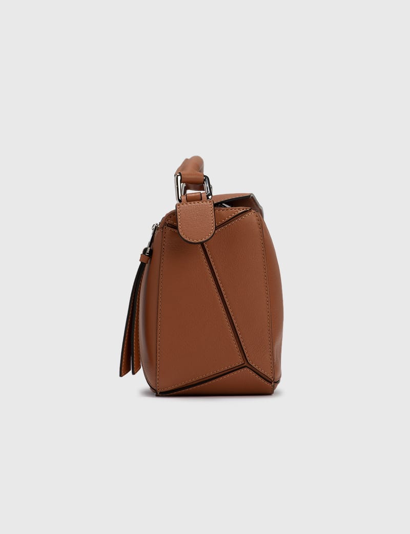Loewe - パズルバッグ スモール | HBX - ハイプビースト Loewe - パズルバッグ スモール | HBX - ハイプビースト