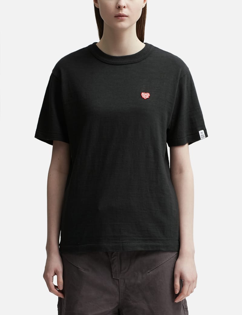 2024年冬【法人向けお歳暮】 T-SHIRT BADGE HEART - Made Human | 為您搜羅 HYPEBEAST - HBX トップス