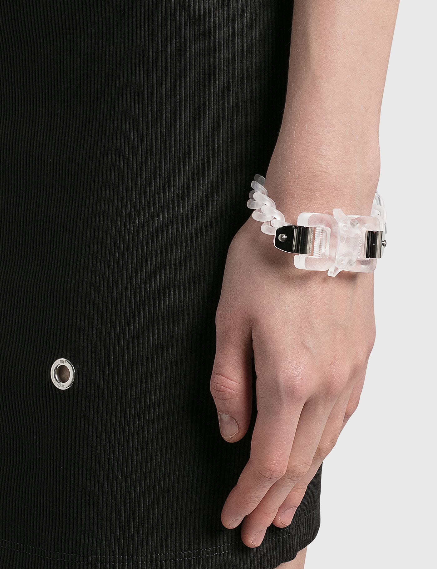 1017 ALYX 9SM - Transparent Chain Bracelet | HBX -  ハイプビースト(Hypebeast)が厳選したグローバルファッション&ライフスタイル