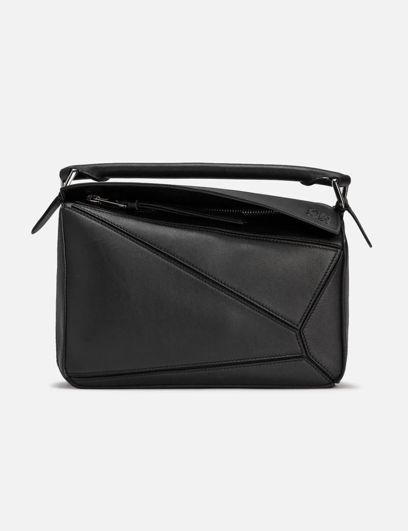 関税送料込国内発送★LOEWE Puzzle small leather bag LOEWE Small Puzzle Leather Bag | Black | FARFETCH