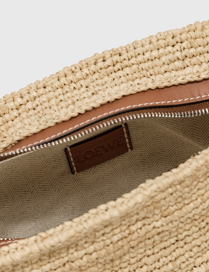 Loewe - Pochette Bag in Raffia and Calfskin | HBX - HYPEBEAST 為您搜羅全球潮流時尚品牌