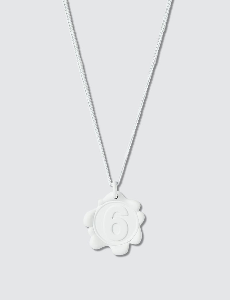 【送料&関税込】MM6 Maison Margiela Logoed Necklace MM6 Maison Margiela: Silver Brass Minimal Logo Necklace | SSENSE