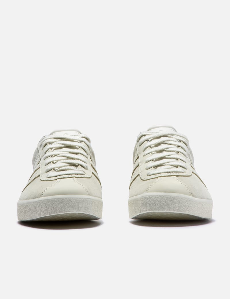 Adidas gazelle off white silver outlet metallic