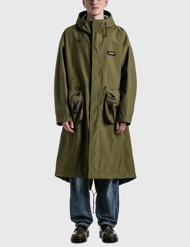 UNDERCOVER × EASTPAK ナイロン チェスターコート 2 UNDERCOVER x Eastpak Outerwear Collaboration | Hypebeast