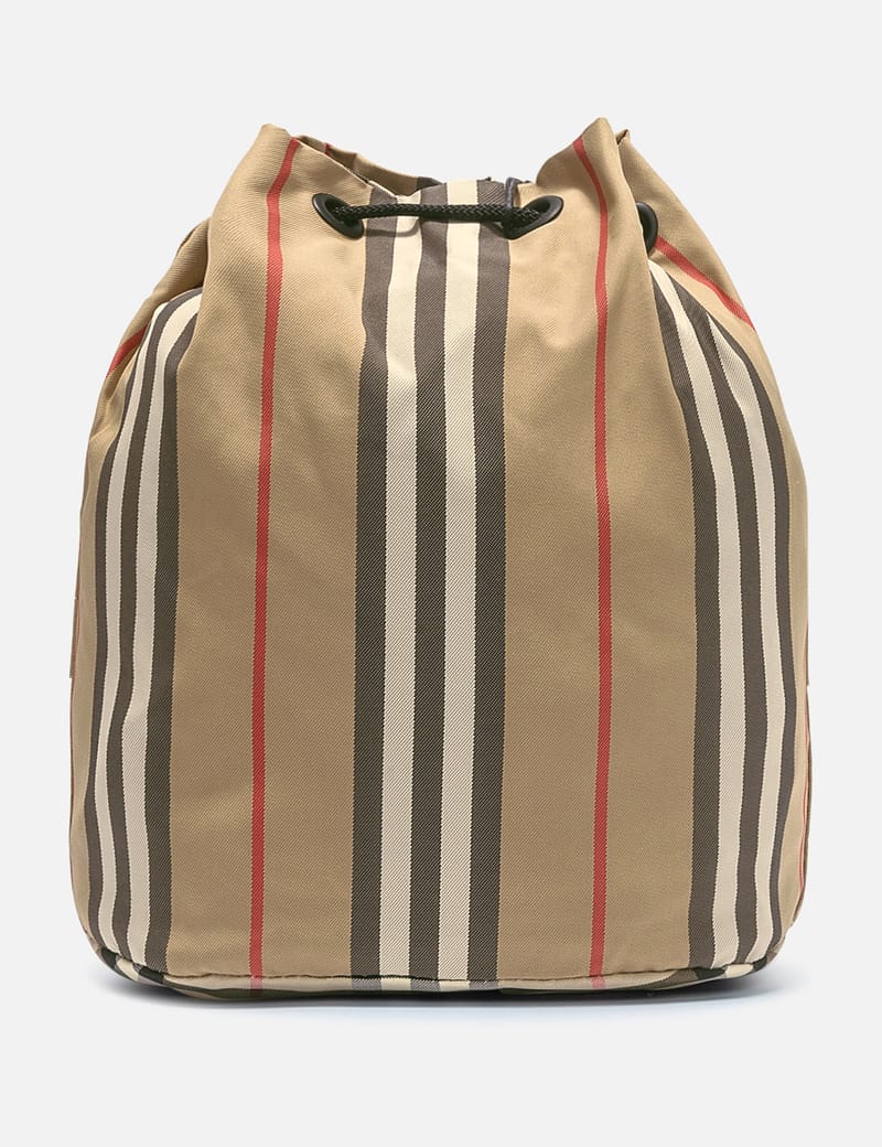 Burberry phoebe discount nylon bucket bag