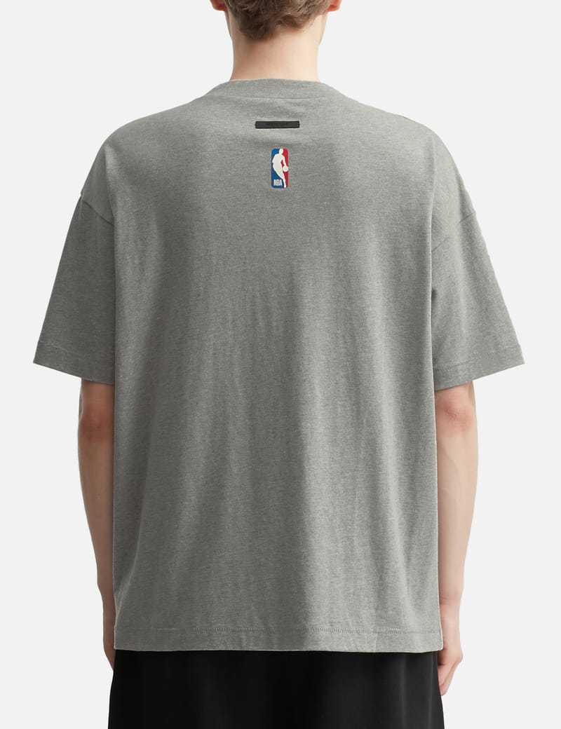 FEAR OF GOD ESSENTIALS Tシャツ Hawks Tee グレー Fear of God ESSENTIALS: グレー クルーネックTシャツ | SSENSE 日本