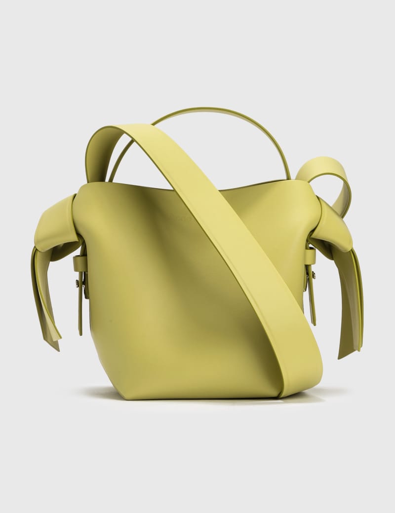 ＜Acne Studios＞ミニ Musubi ショルダーバッグ グリーン Acne Studios - Musubi mini shoulder bag - Sage green/herb green