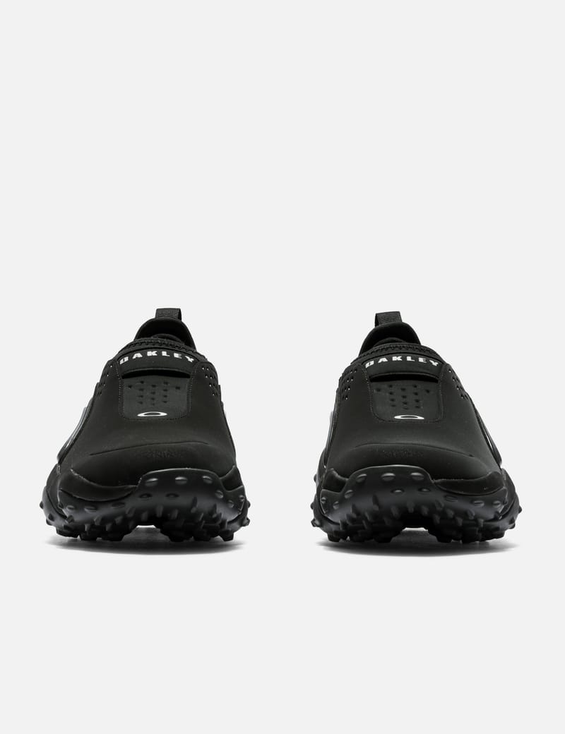 Oakley Oakley Edge Icon - スリッポン式PUレザー×ネオプレン、TPU補強