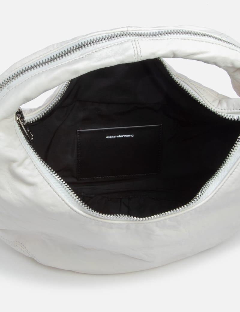 Alexander Wang ☆オフホワイト Twyst ハンドルバッグ Twyst Handle Bag in Memory Leather in OFF WHITE | alexanderwang®