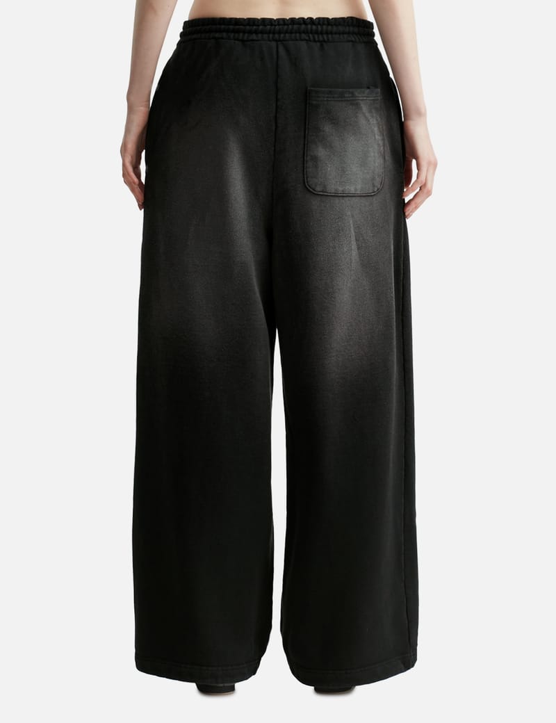 [DEINET] ★ D LOGO WASHED SWEAT PANTS DEINET - D Logo Washed Sweat Pants | HBX - Globally Curated