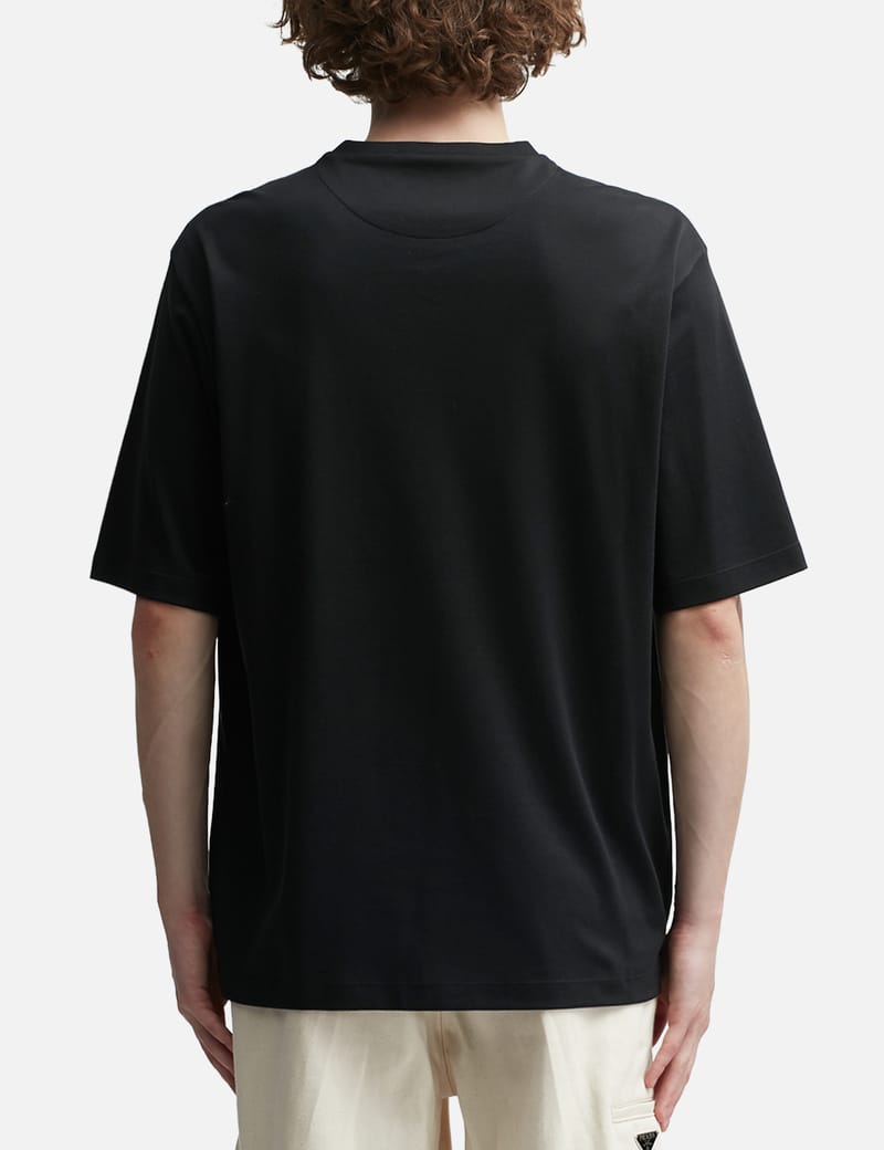 Prada - コットン ロゴ プラーク Tシャツ | HBX - ハイプビースト 