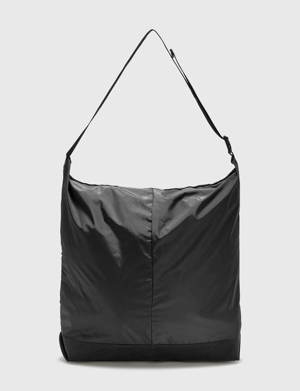 Nanamica - Utility Shoulder Bag | HBX - HYPEBEAST 為您搜羅全球潮流