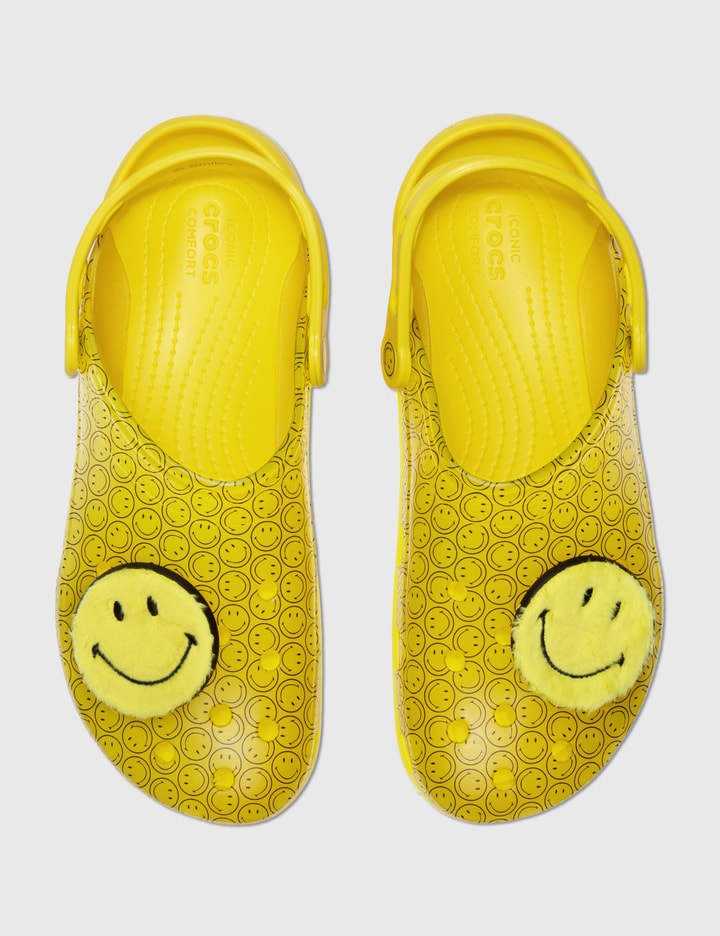Crocs - Classic Translucent Smiley Clog | HBX - HYPEBEAST 為您搜羅全球潮流時尚品牌