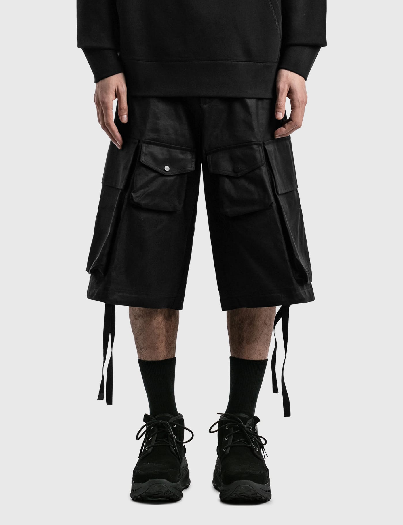 Moncler Genius - 1952 Wide Cargo Shorts | HBX - Globally Curated 