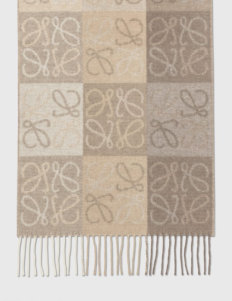 【直営・関税送料込】Anagram scarf in woo Loewe Anagram Scarf in Beige, Khaki, & Green | FWRD