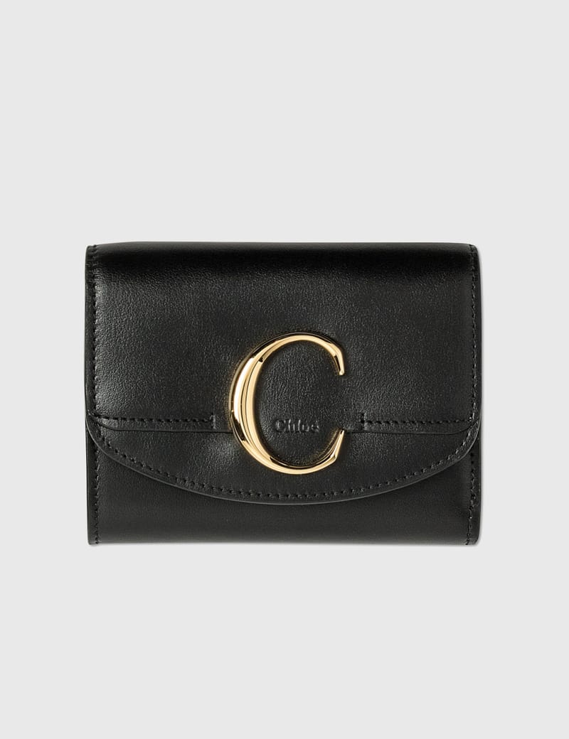 【送料&関税込】ChloAC Tri-fold Logo Wallet Chloé Tri-fold logo wallet available on SUGAR - 168719
