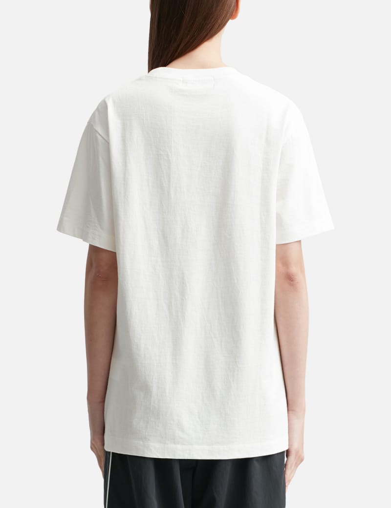 AMBUSH♦RevolveロゴTシャツ AMBUSH® - リボルブ アンブッシュ ロゴ Tシャツ | HBX - ハイプ