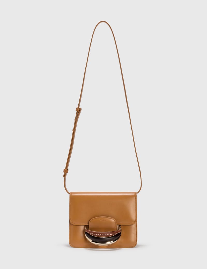 ☆送料・関税込☆Chloe★KATTIE クロスボディバッグ★ Chloé Kattie Leather Cross Body Bag | Neutrals | FARFETCH
