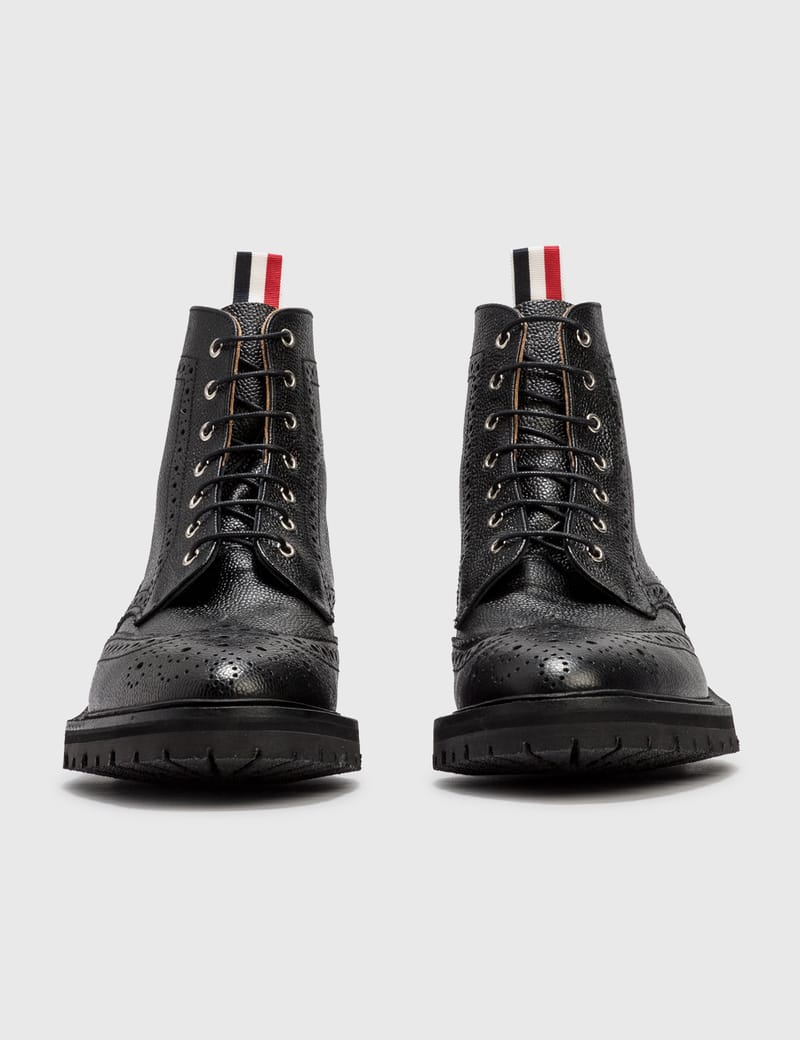 トム ブラウン - クラシック ウィングチップ ブーツ | HBX