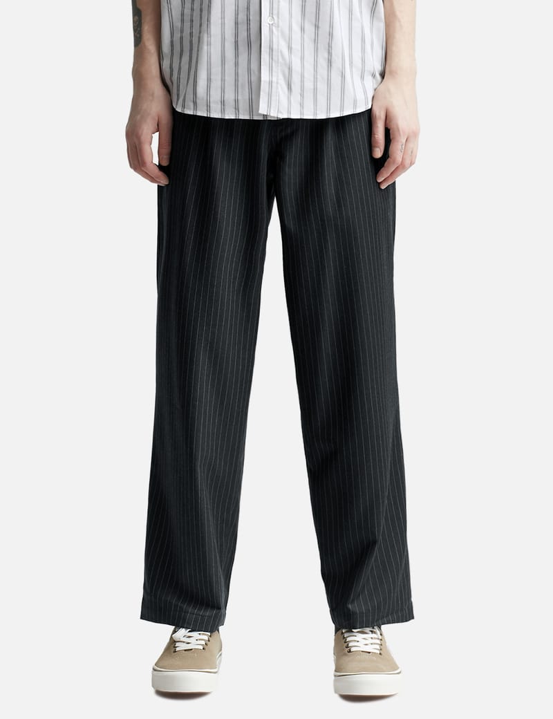 Stüssy - Stripe Volume Pleated Trousers | HBX - HYPEBEAST 為您搜羅