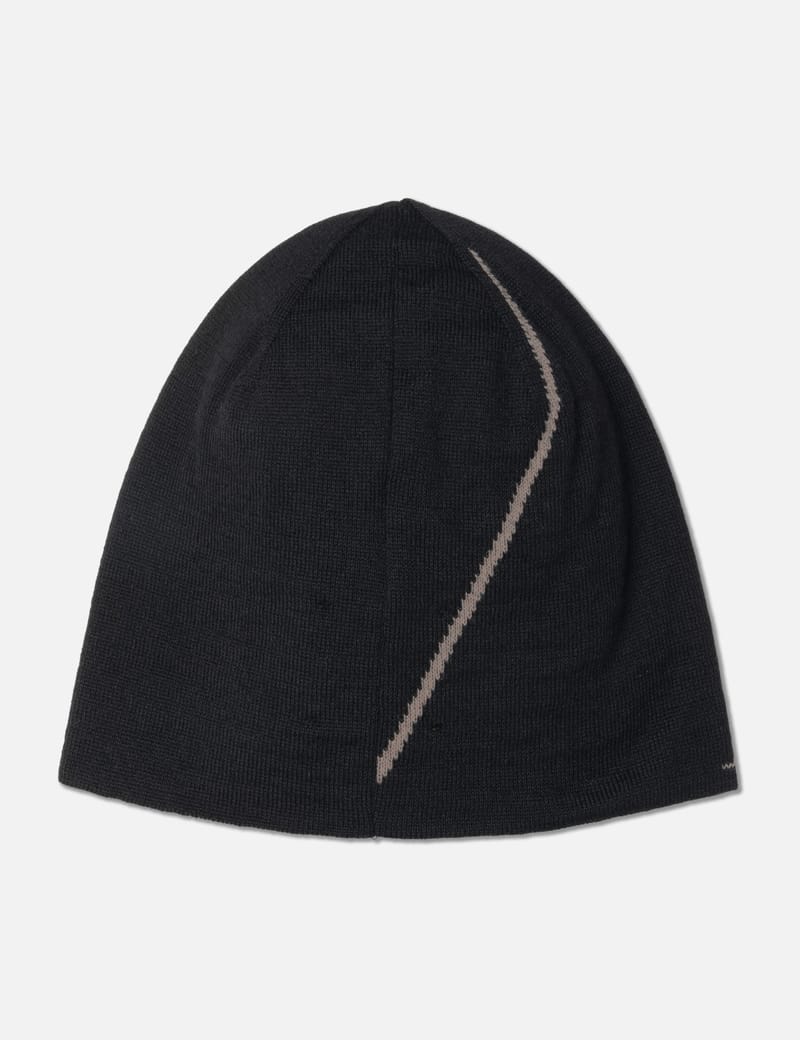 ROA Logo Wool Beanie - Merino blend warmth with moisture-wicking
