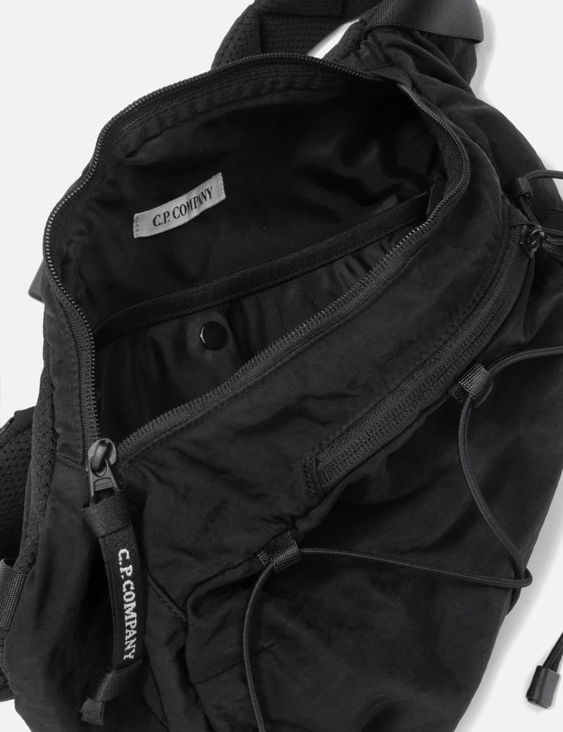 シーピーカンパニー - NYLON B CROSSBODY RUCKSACK | HBX