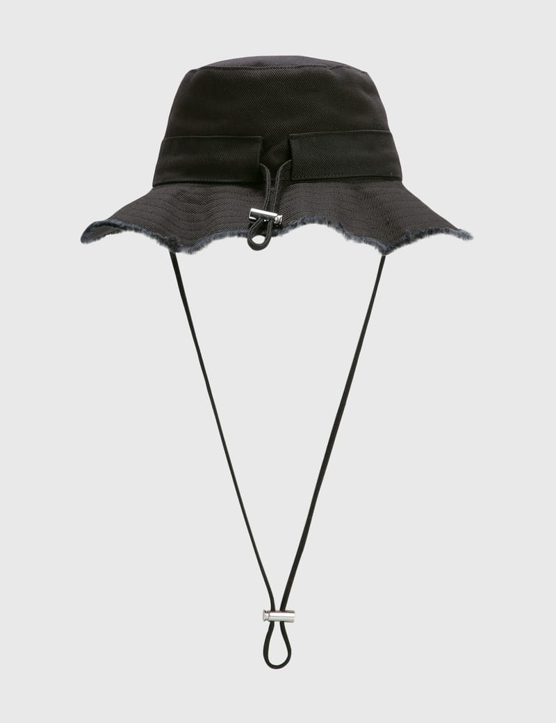 【大人気】JACQUEMUS ル ボブ アーティショー ハット ジャックムス - ル ボブ アーティショー バケットハット | HBX