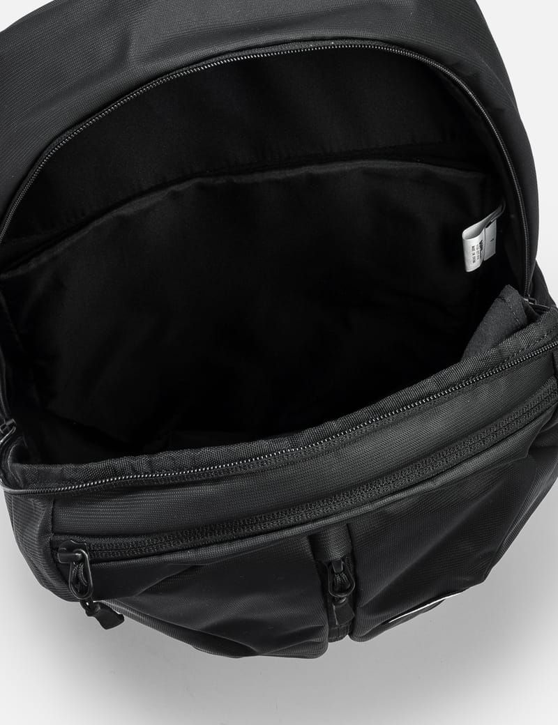F.C. Real Bristol Essential Backpack - 15インチPC対応の都会派18L