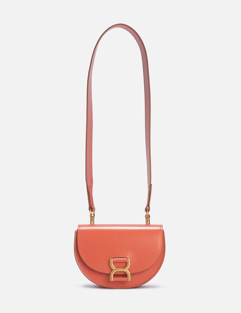 直営店‐Chloe‐ SALE! Marcie フラップバッグ Chloé Marcie Bag In Grained Leather in Black | Chloé US