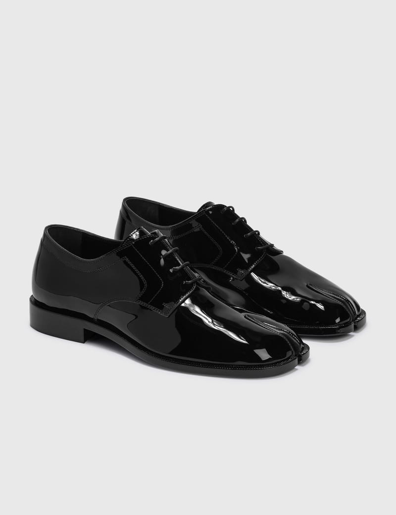 Maison Margiela - Tabi Lace Up Shoes | HBX - HYPEBEAST 為您