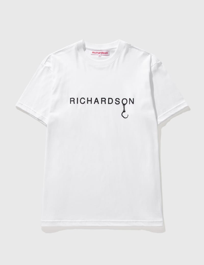 Richardson - ハンドカフ Tシャツ | HBX - ハイプビースト(Hypebeast