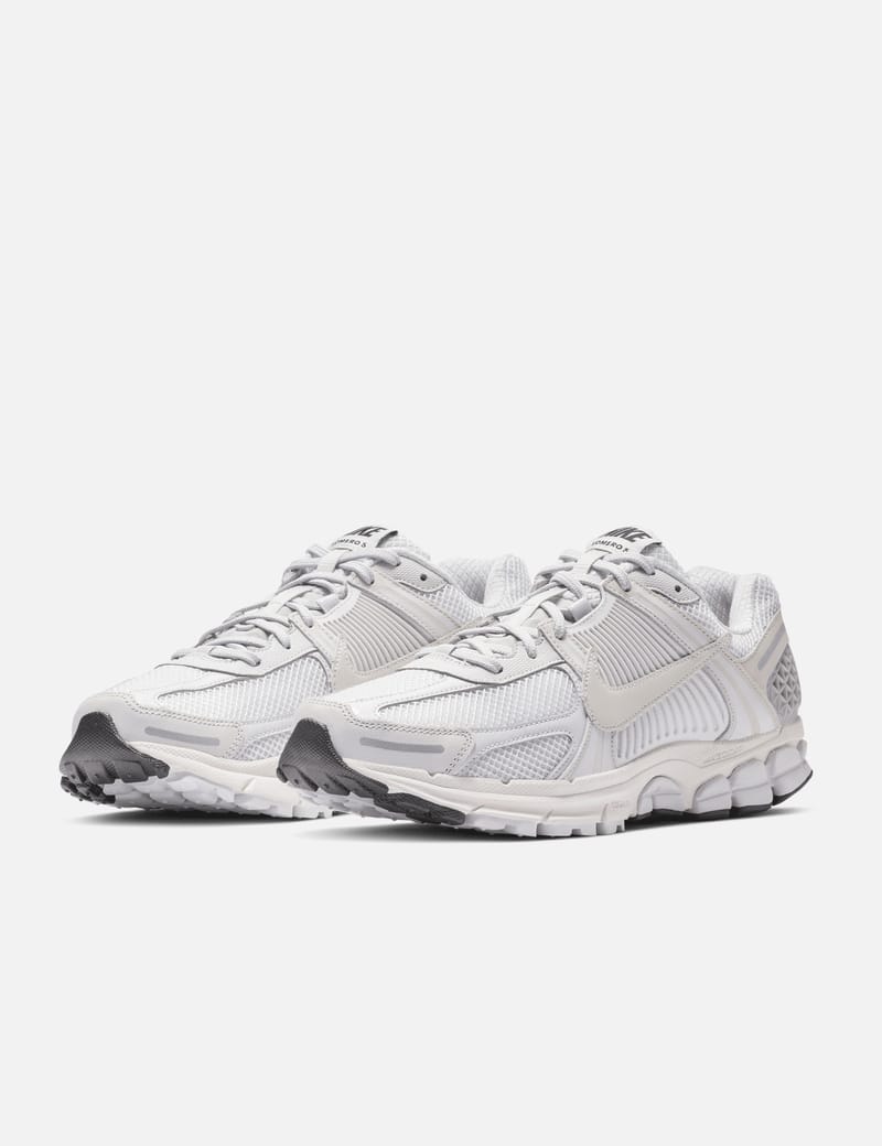 Nike zoom vomero sale 5 triple white