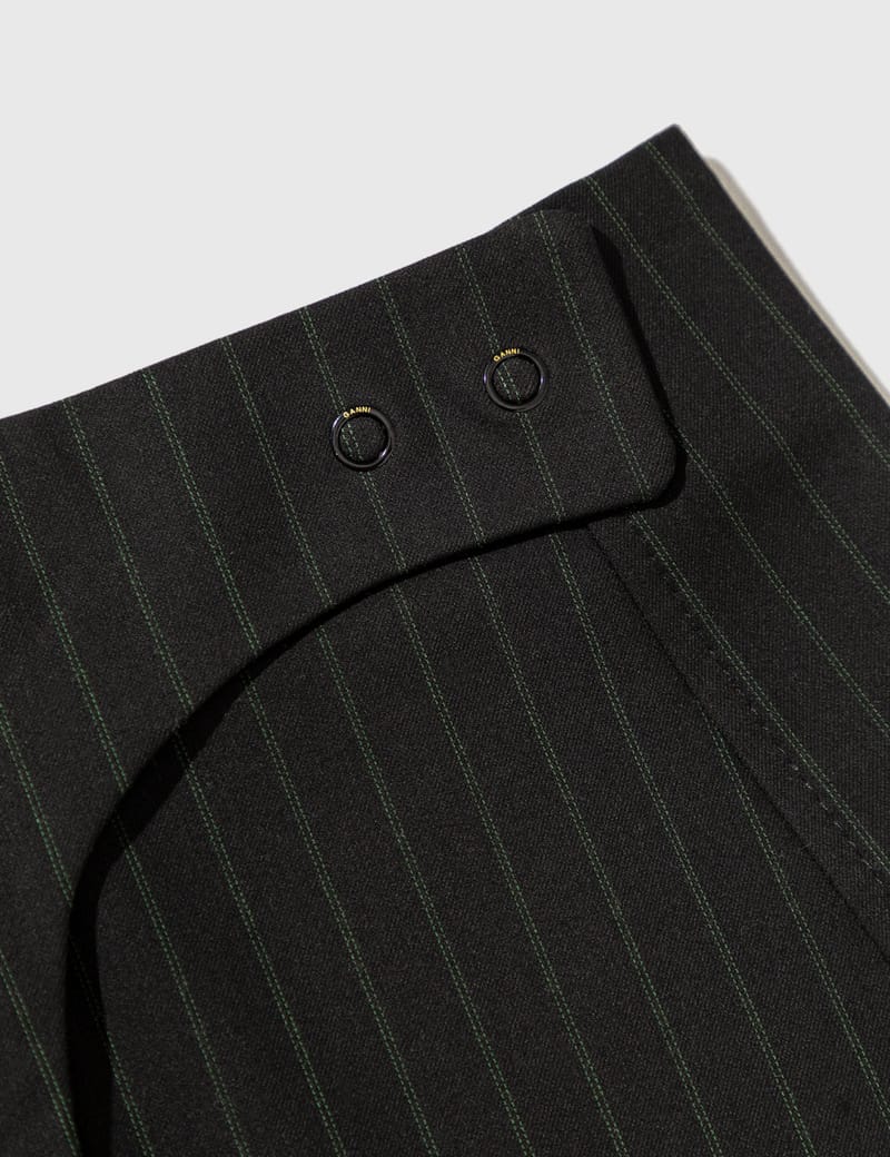 【GANNI】 ストレッチ ストライプ ミニスカート Gray Pinstripe Stretch Striped Flounce Mini Skirt | GANNI EE