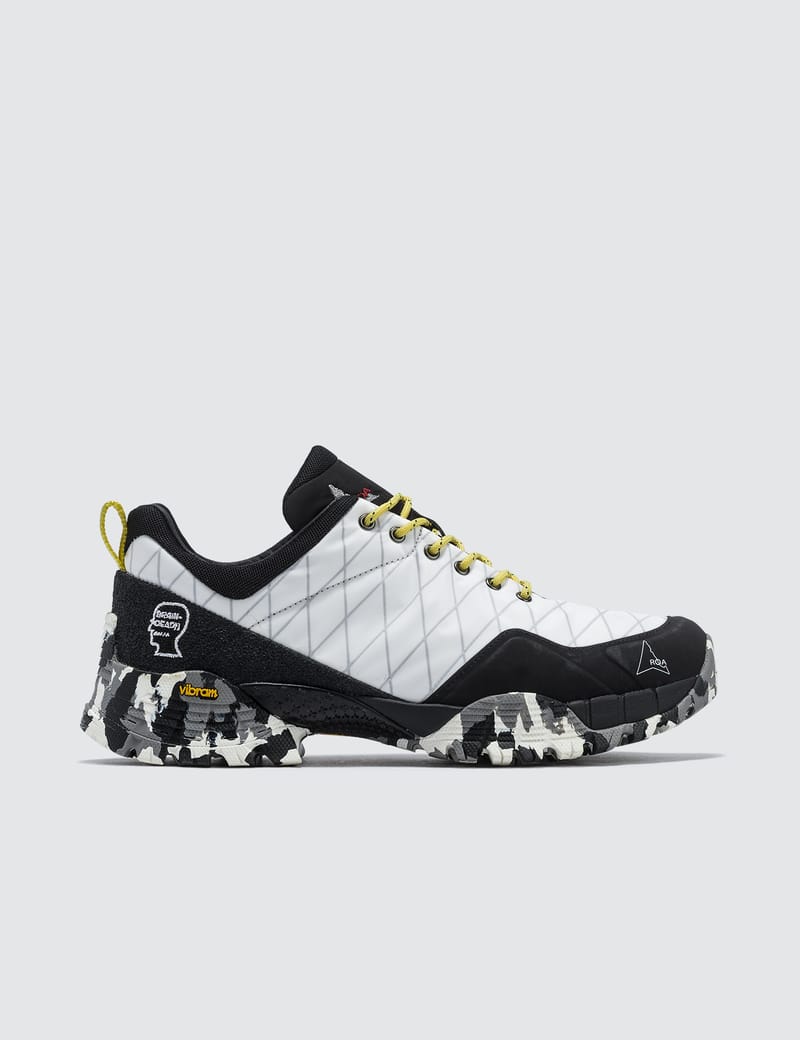 ROA low-top Chunky Sole Sneakers | Black | FARFETCH
