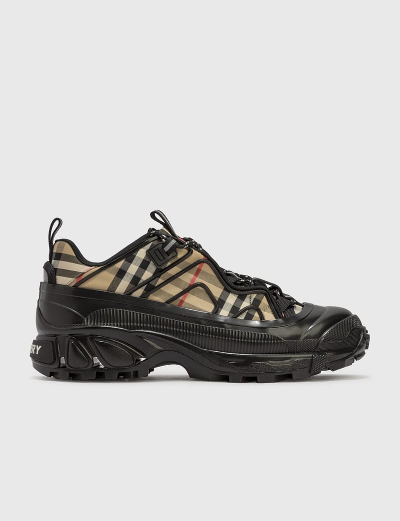 Burberry store sneakers cheap