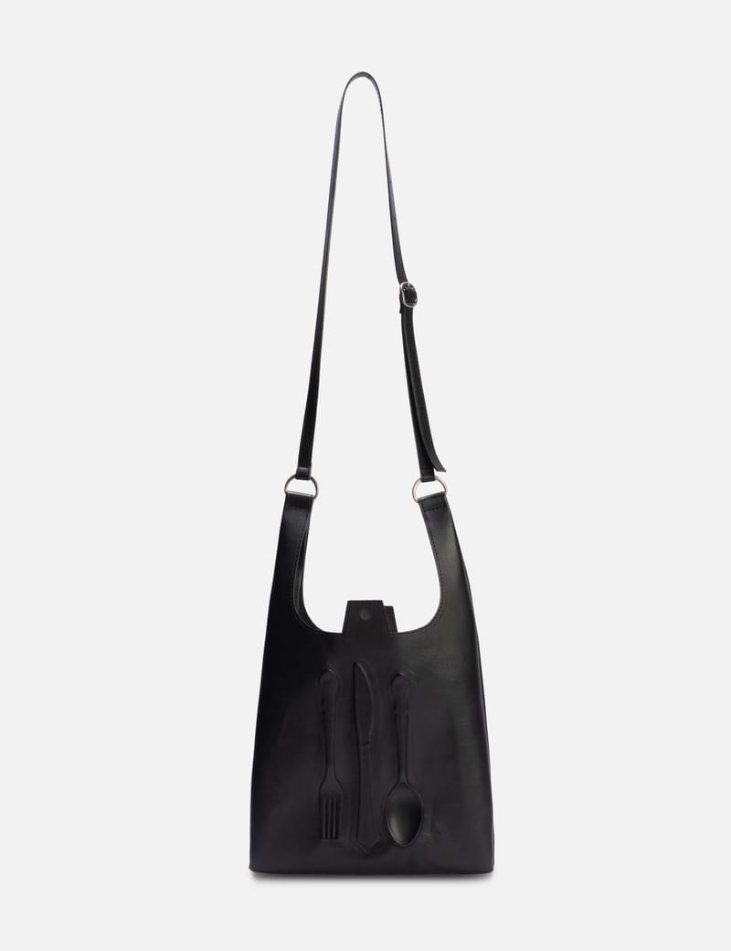 KHOKI ショルダーバッグ KHOKI The Object Bag - 本革製、カトラリー装飾が魅力のユニークな