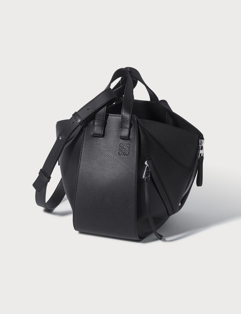 バッグ・カバンその他 LOEWE BLACK SMALL HAMMOCK BAG Hammock Small leather shoulder bag in black - Loewe | Mytheresa