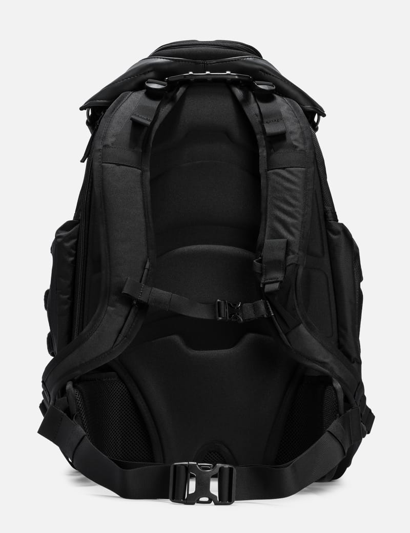 Oakley Kitchen Sink - 34L rugged, water-repellent backpack in