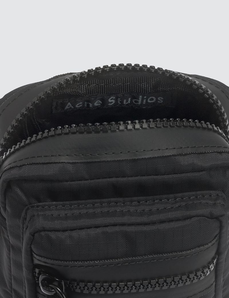 ACNE STUDIOS フェイスブラックバックパック / ハンドバッグ Amazon.co.jp: アクネストゥディオズ ラージ バックパック