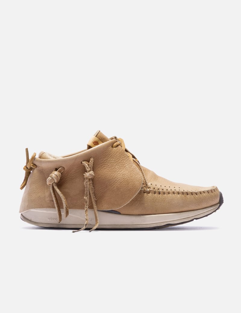 Visvim FBT - 白色復古運動鞋，鞋面及鞋底有污漬與刮痕，皮革細節帶舊
