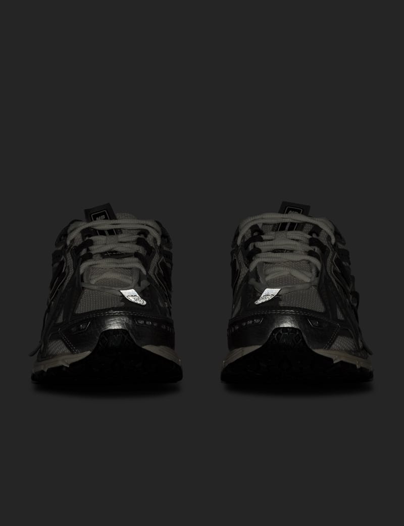 New Balance 1906A - Silver/Gold metallic sneakers with stability