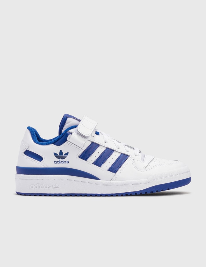 adidas originals forum low trainers in white and blue