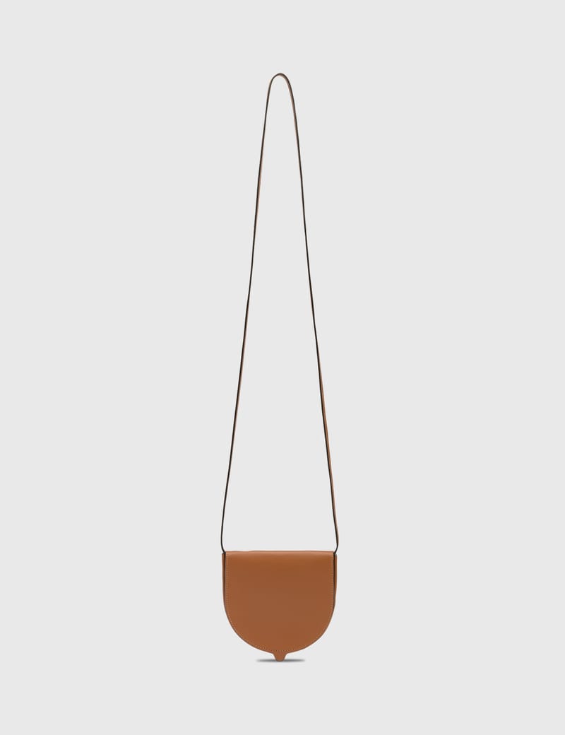 【全新美品】LOEWE ロエベheel pouch small TAN Loewe Soft Calfskin Mini Heel Pouch Tan – STYLISHTOP