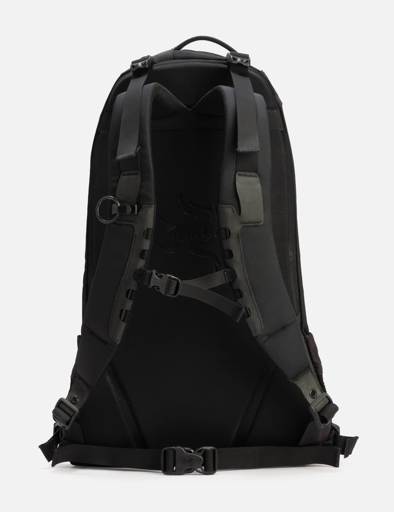 Arc'teryx ブラックバックパック22L Arc'teryx ARRO 22L Backpack - Pre-owned, fair condition, black