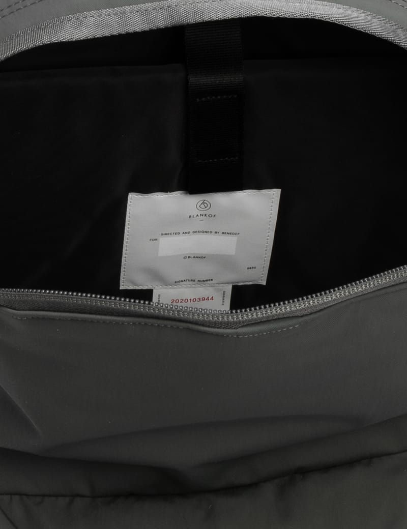 BLANKOF デイパック 23L オリーブグレー BLANKOF - DAYPACK 23 | HBX - ハイプビースト(Hypebeast)が厳選