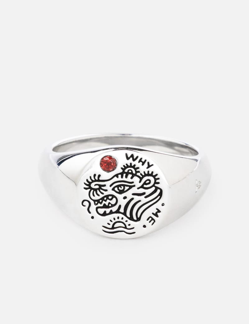 TOM WOOD シルバー シグネットリング Tom Wood Why Me Ring - リサイクルシルバーにガーネットが映える洗練