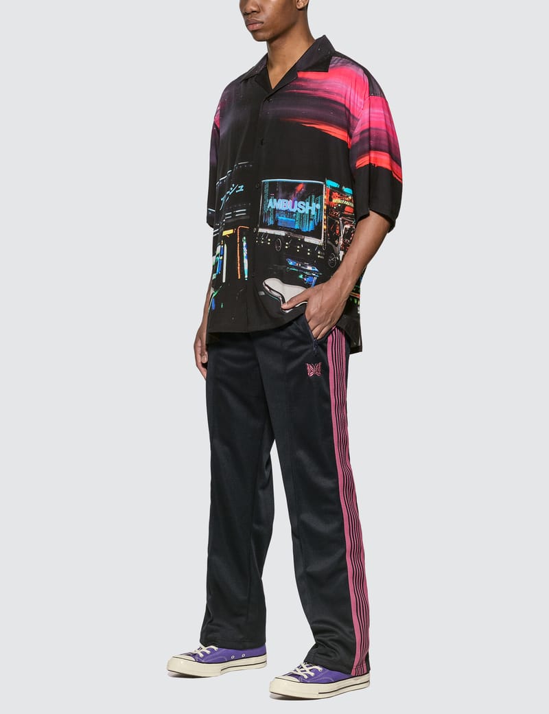SALE【 AMBUSH】Tシャツ(DBR/CHO) AMBUSH® - Dekotora Print Shirt | HBX - Globally Curated