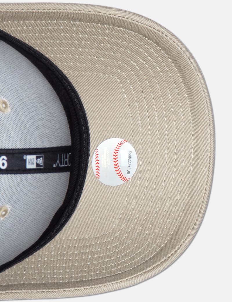 NEW ERA ★ Women’s Fit 9FORTY Mini Logo Cloth Strap NY 9Forty Mini Logo Women´s NY Cap by New Era --> Shop Hats